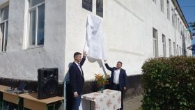 Odhalení pamětní tabule Františka Továrka v Holubiném 2021